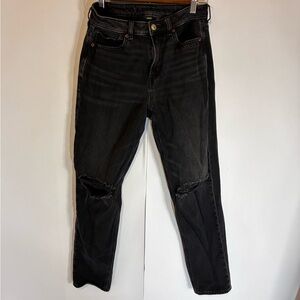 Women’s American Eagle Size 4 Black Distressed Jeans